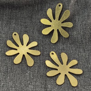 Raw Brass flower Charm Earring Components,raw brass flower Charm Filigree Findings,Earring Findings - Jewelry Supplies