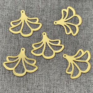10 pcs Raw Brass flower Circle Connector，Raw Brass flower pendant Connectors ,flower Circle Connectors Charm Findings,Earring Findings