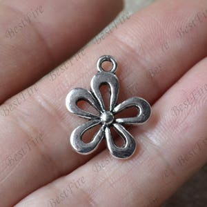 24 pcs Charms flower Pendant Antique silver Tone, flower Pendant Charms Fingdings pendant,jewelry pendant finding