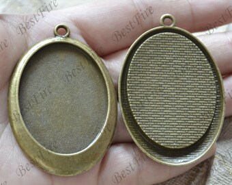 Plateau à suspension ovale ton bronze (30 x 40 mm)