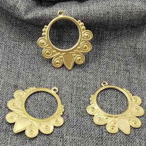 Raw Brass Flower Circle Shaped earring Charm,Raw Brass Hollow Circle Pendant ,Jewelry Supplies,Earring Connector