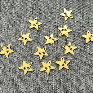 20 Stück Rohmessing Kleiner fünfzackiger Stern Anhänger Verbinder, Rohmessing fünfzackiger Stern Anhänger Verbinder Charm-Befunde, Ohrring-Befunde
