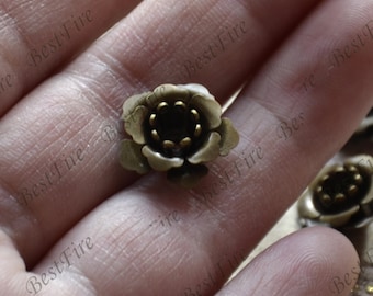 Conector de filigrana floral en tono bronce, engaste de joyería 3D (15 mm)