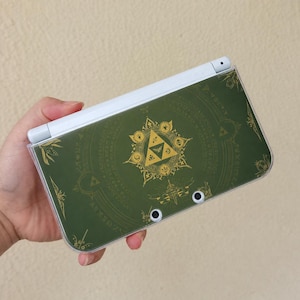Gör-det-själv Zelda 3DS XL skyddande skal med forntida runcirkel, grönt guld Hylian-konstverk, mystiskt fantasy-spelskal, äventyrsinspirerad gåva