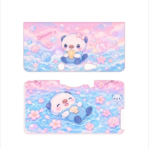Puede incluir: Un conjunto de pegatinas para consola con Oshawott en una escena acuática de tonos pastel azul y rosa. La pieza superior muestra a Oshawott con una concha, burbujas y nubes. La pieza inferior muestra a Oshawott flotando entre flores de cerezo.