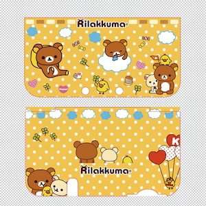Könnte beinhalten: Gelbes, gepunktetes Rilakkuma-Accessoire mit Cartoon-Bären, Küken und Wolken. Das Design beinhaltet das Rilakkuma-Logo, Herzen und vierblättrige Kleeblätter. Das Accessoire hat eine rechteckige Form mit abgerundeten Ecken.