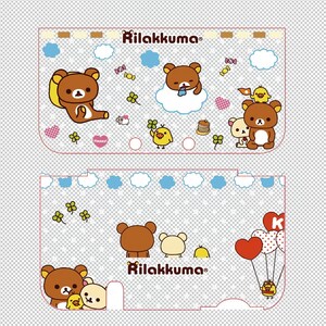 Könnte beinhalten: Ein zweiteiliges Rilakkuma-Design mit hellgrauem Hintergrund. Das Design zeigt Cartoon-Bären, Küken, Wolken, Herzen und den Text "Rilakkuma". Der obere Teil zeigt einen Bären auf einer Wolke und der untere Teil einen Bären mit einem Ballon.