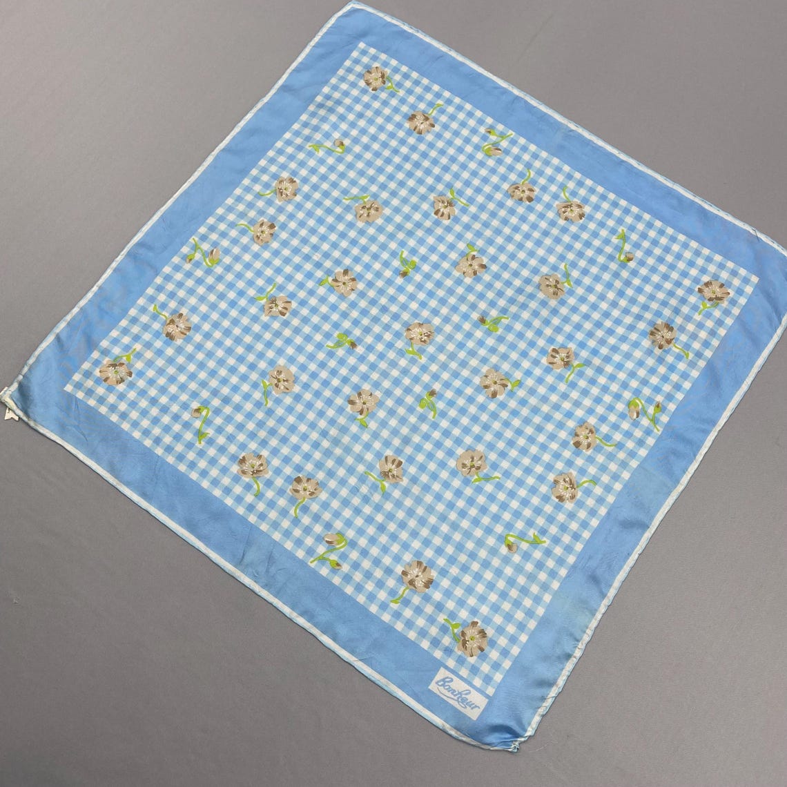 Vintage Bonheur Silk Scarf, Blue Gingham Floral Handkerchief Silk Scarves, Designer Flower Muffler Neck Accessories Checkered Wrap, foto 4 di 5