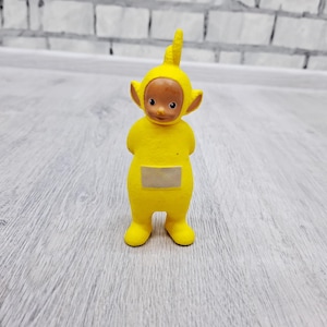 Laa Laa Yellow Teletubby toys Vintage 5&quot; kids gift plastic Teletubby Figure Figurine  collectible toy teletubby Cake Topper kids Baby toy