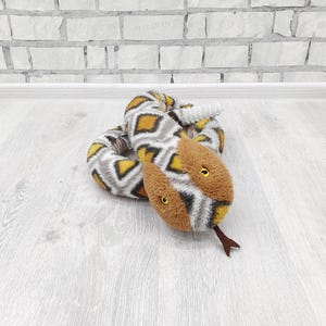 Cobra píton de pelúcia vintage, brinquedo colecionável de 147 cm (58") para crianças e bebês, ideal para amantes de répteis.