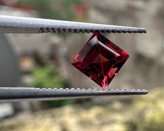 Natural Garnet | 0.95 Carat | SQUARE Cut | PINK AND Red | Loose Gemstone for Jewelry
