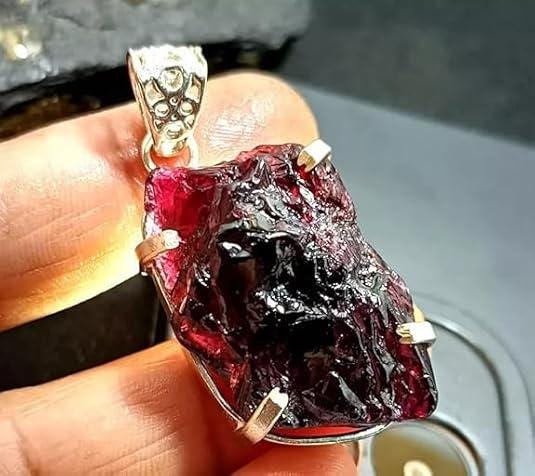 Painite crystal - Etsy 日本