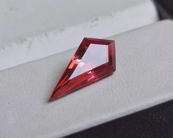 Padparadscha Sapphire 10.00 Ct Kite Shape Natural Certified Loose Gemstone