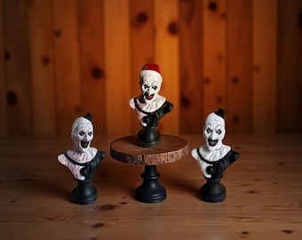 Creepy Halloween Clown Figure: Gothic Horror Resin Ornament