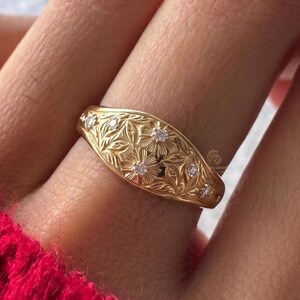 Vintage Floral Engraved Gold Band Ring Delicate Diamond Flower Wedding Band Botanical Stackable Ring
