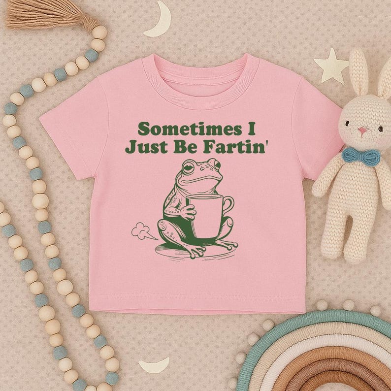 おもしろいカエルの幼児用シャツ、時々おならをする赤ちゃん用シャツ、動物キッズTシャツ、カエル好きの赤ちゃん服、ユーモアのある赤ちゃんギフト、かわいいカエルTシャツ 画像 3