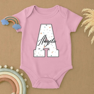 Personalisierter Baby-Bodysuit, Benutzerdefinierter Name-Baby-Outfit, Monogramm-Neugeborenen-Bodysuit, Einzigartiger Baby-Namens-Strampler, Benutzerdefinierte Babypartygeschenk
