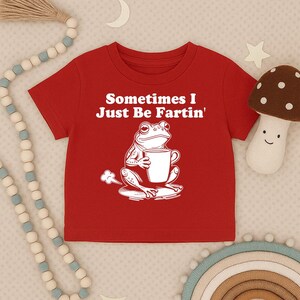 おもしろいカエルの幼児用シャツ、時々おならをする赤ちゃん用シャツ、動物キッズTシャツ、カエル好きの赤ちゃん服、ユーモアのある赤ちゃんギフト、かわいいカエルTシャツ 画像 8