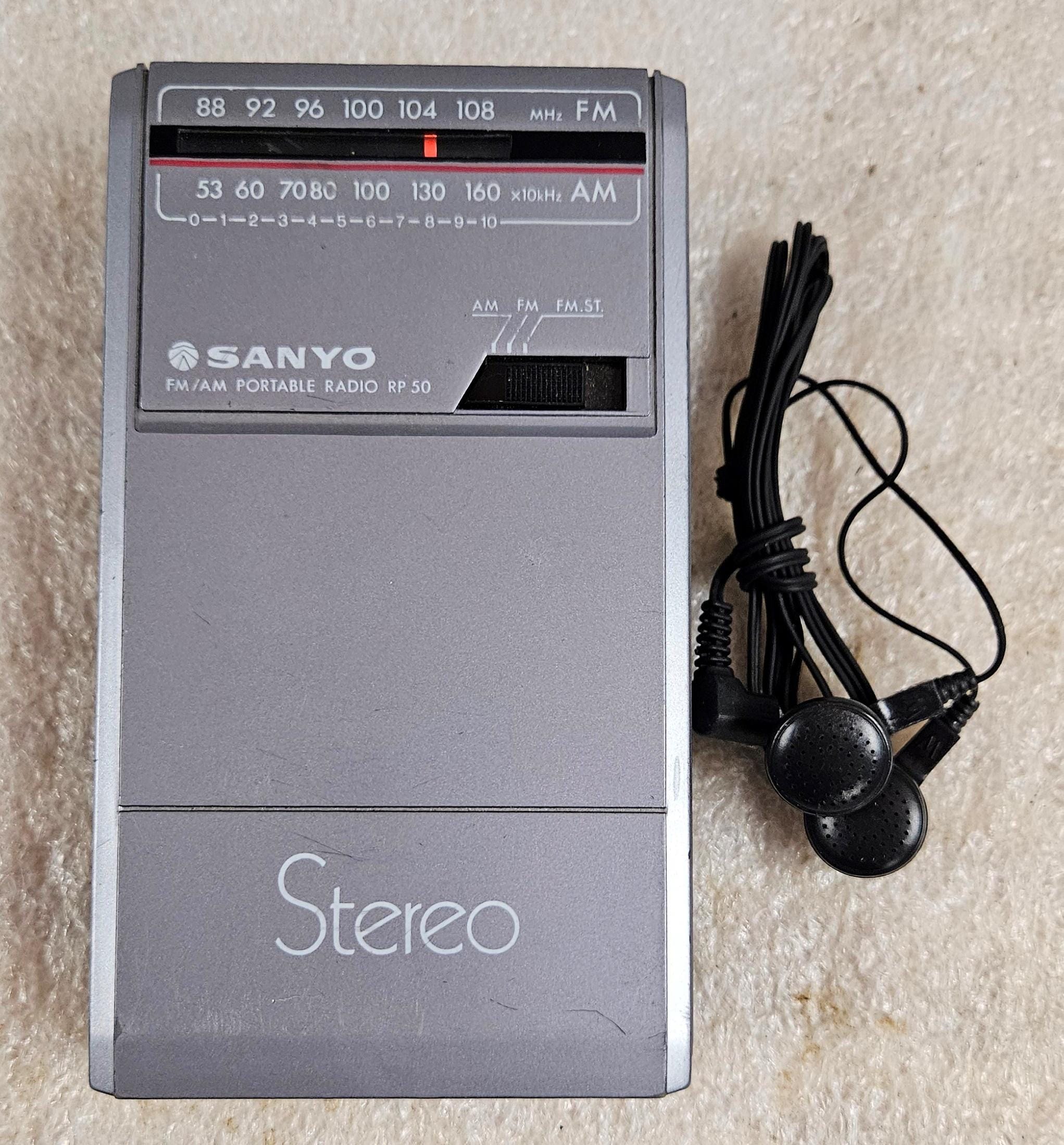 SANYO RP 50 Fm Am Portable Transistor RADIO