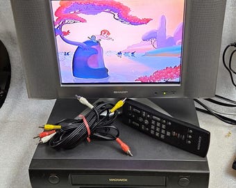 Philips Magnavox VR9361 Hi-Fi 4-Kopf Videokassettenrekorder mit Fernbedienung & RCA Kabel
