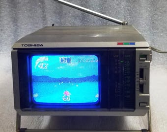Televisor portátil Toshiba CA045 para camping