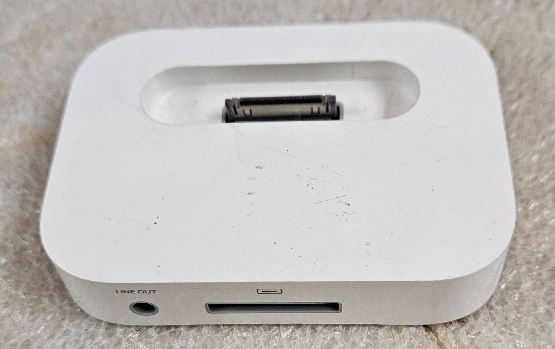 2003 Vintage Apple Dock 603-4089 for Ipod 4th Generation - White