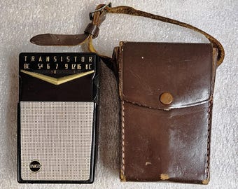 Rádio portátil AM transistorizado Trancel 6TP 348, fabricado no Japão. Testado e funcionando.