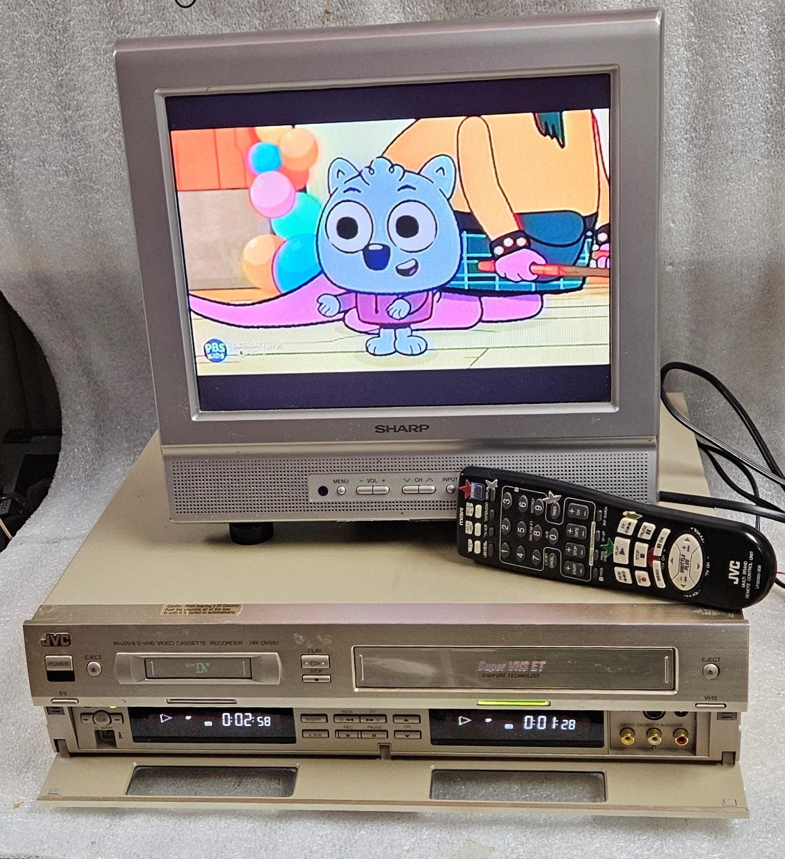 ブラウンカンTV・TV台　20インチ　+　VHSレコーダー二台+VHS番組３５本 Tv vhs combo - Etsy 日本