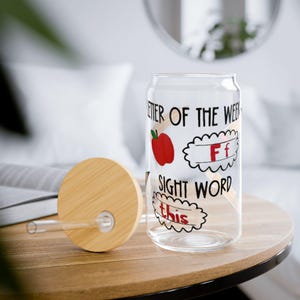 Buchstabe der Woche Sipper Glass - Buchstabe der Woche Design, lustiges Lehrer Geschenk, Kinderwasserflasche, Klassenzimmer Dekor, Sichtwort Erinnerung