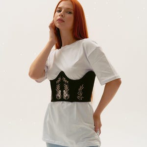 White Medieval Linen Corset with Olives - Floral Underbust Belt - Embroidered Whimsical Top - Historical Stay - Renaissance Outfit for Woman image 13