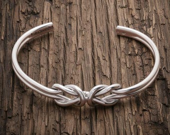 Pulsera de nudo celta de plata de ley para hombre, hecha a mano, minimalista, regalo unisex.