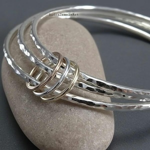 Hamrad stapelarmring i 925 sterlingsilver, armband i blandad metall, silverarmband med 3 armringar, minimalistiska smycken, present till henne, present
