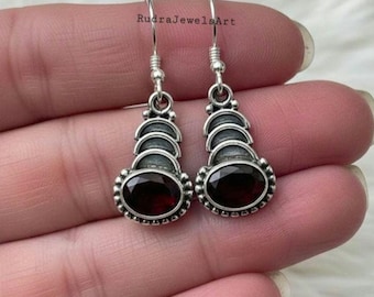 Pendientes colgantes de granate en plata de ley 925 / Pendientes colgantes de piedra natal de enero / Joyería hecha a mano con piedras preciosas rojas, regalo para ella / Pendientes estilo boho