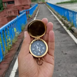 Vintage Brass Pocket Compass: Antique Style Hiking Navigation