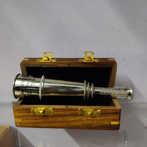 Telescopio pirata vintage de latón con caja de madera - Decoración náutica