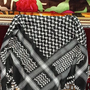 Black & White Keffiyeh Scarf: Traditional Palestinian Shemagh with Tassels