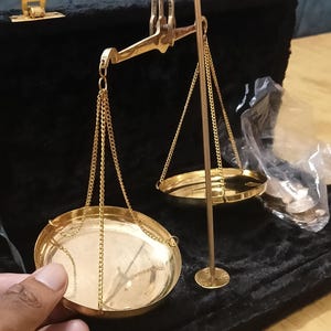 Vintage-Style Balance with Weights – Steampunk Apothecary Decor, Antique Brass Scale, Retro Home or Office