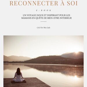 Peut inclure: Couverture d'ebook avec le titre "21 JOURS POUR SE RECONNECTER À SOI". L'image montre une personne méditant sur un ponton en bois surplombant un lac et des montagnes. L'ebook est pour les mamans en quête de bien-être intérieur.
