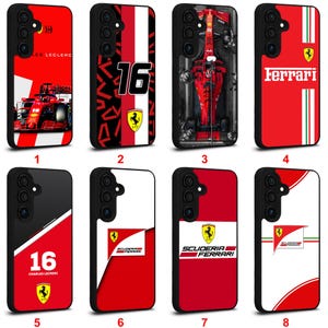 Puede incluir: Ocho fundas para teléfono con diseños de Ferrari en rojo, negro y blanco. Las fundas presentan el logotipo de Ferrari, imágenes de coches de carreras y el número "16". Algunas fundas también muestran el nombre "Charles Leclerc".
