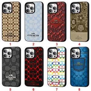 Puede incluir: Una colección de ocho fundas para teléfonos con varios diseños. Las fundas presentan el logotipo y los patrones de Coach, incluido el estampado característico de Coach en marrón, azul y otros colores. Algunas fundas tienen texturas florales o de mezclilla.