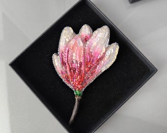 Handgemachte Magnolie Brosche: Perlen Anstecknadel, Samt Rückseite