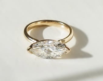 East-West Marquise diamantförlovningsring, 14k guld unik marquise-slipad ring, horisontell marquise vigselring, minimalistisk solitärring.