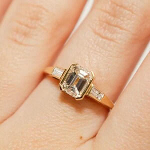 2,50 CT smaragd geslepen moissaniet verlovingsring halve ring trilogie trouwring 14K gouden statement ring jubileum ring voorstel cadeau ring.