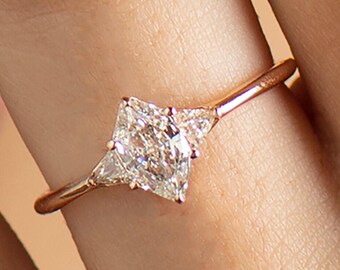 Hexagonal Diamond Ring, Three Stones Ring, 14K / 18K Yellow Gold, Hexagonal Engagement Ring, Unique Diamond Ring, Art Deco, Dainty Ring