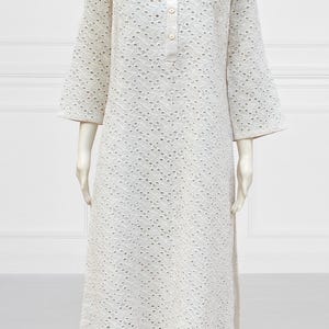 Kurta XL de algodón blanco de corte A: Túnica étnica bordada Shifli