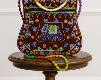 ボヘミアン風象刺繍ベルベットバッグ：インドのミラーワークハンドバッグ