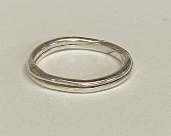 Ladies 2 Band Chain Puzzle Ring Style 2CH