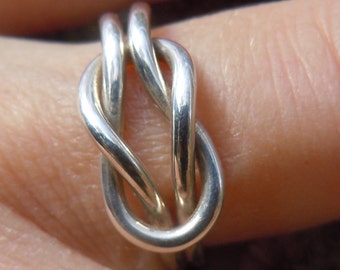 Ladies' Knot Ring in Sterling Silver, Gold, or Platinum 2K2