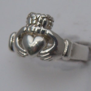 Ladies Claddagh Ring, Sterling Silver Ladies Traditional Claddagh Ring image 4