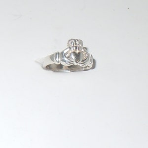 Ladies Claddagh Ring, Sterling Silver Ladies Traditional Claddagh Ring image 5